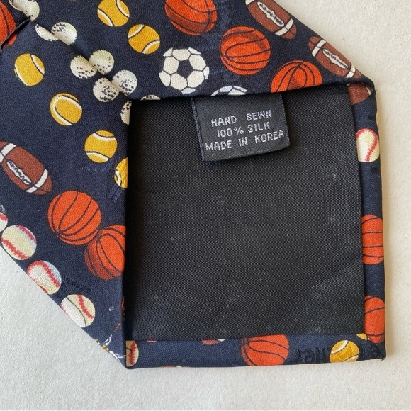 Nicole Miller Sport 100% Silk Neck Tie Novelty Print 90s Length 58" Width 4" - Picture 4 of 5